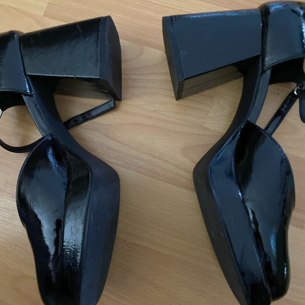 Steve Madden shoe used one time